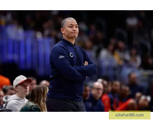 泰伦-卢承诺继续执教快船 将全力保障邓恩合同权益